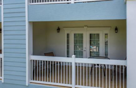 3-BR Condo with Dreamy Balcony Views, Walk to Pool - Foto 42