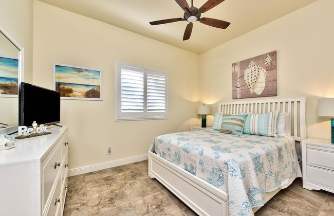 Amalfi Vacation Rental: Stylish 3-BR Retreat Steps from Vanderbilt Beach. Relax by the Private Pool and Enjoy Modern Amenities. Ideal for Families with Easy Access to Mercato and Local Attractions - Foto 3