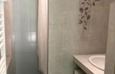 T2 avec terrasse calme et ensoleillée - Foto 11