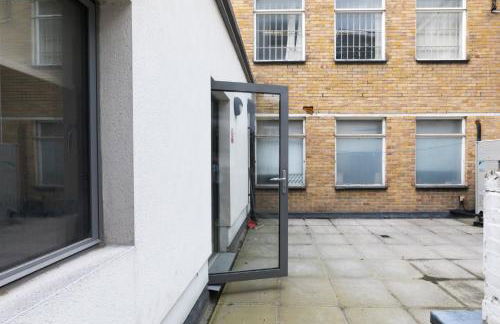 Zone 1 Modern 2 Bed 2 Bath Apt with outdoor space Hyde park - Foto 13