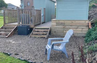 Oakley View Shepherds Hut with hot tub - Photo 28
