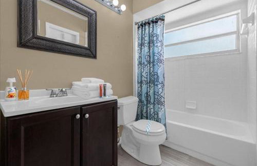 5Bd 2 Bath with Gameroom & Pool 1 story House - Foto 23