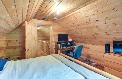 Near Snowmobiling Secluded Harmony Cabin with Deck! - Foto 15