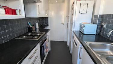 Lovely 3-Bed Edinburgh Flat - Photo 4