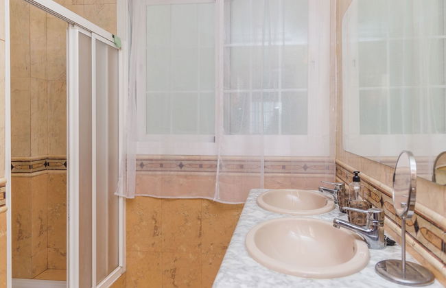 Beachfront 4BR Big groups or 2 families - Foto 27