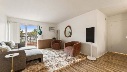 Elegant Luxe Hampton inspo Retreat in Glendale, CA - Foto 2