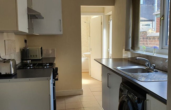 Spacious House in Stoke - Photo 13