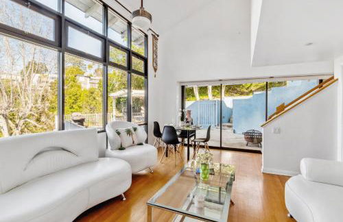 Quiet Home with Spectacular Scenic Mountain Views near Universal Studios Hollywood - Photo 11