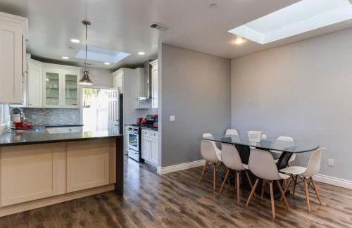 Stylish Modern Lake Balboa Retreat 3 Bedroom House - Foto 8