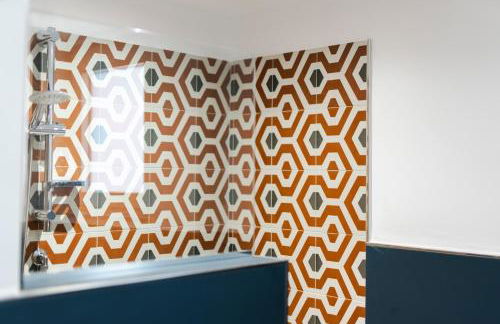 Manis Suite Apartment - Photo 12