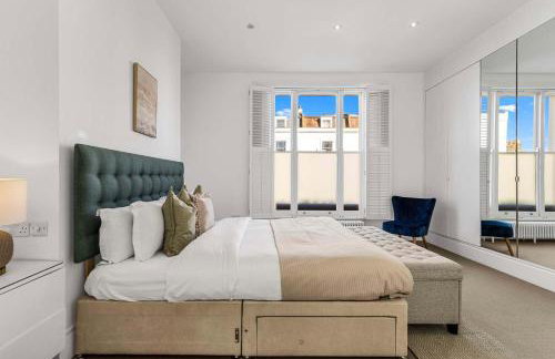 Beautiful 3-Bedroom House with Garden and Rooftop Retreat - Foto 22