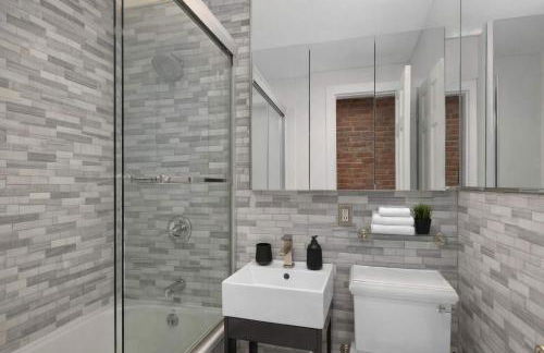 Stylish East Side Escape Steps from Fun - Foto 11