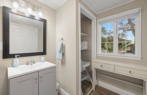 Luxurious Escape Sleeps 10 with Private Pool & Spa - Foto 49