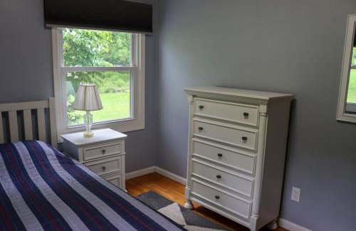 Large home with hot tub in serene wooded setting - Foto 59