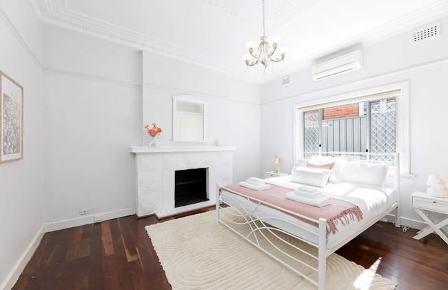 Beautiful 3BR Family Home With Backyard and BBQ - Photo 6