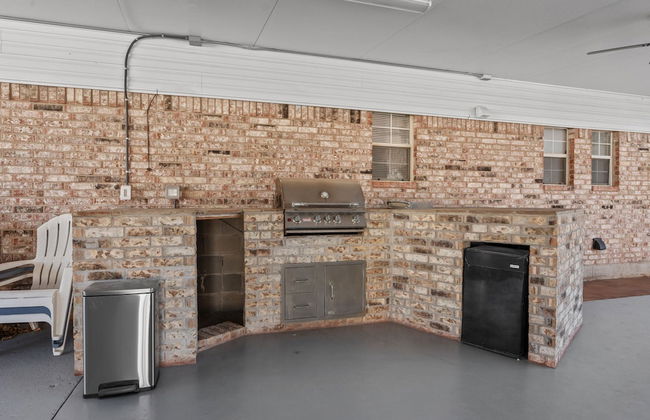 Spacious Lakefront View With Hot Tub and Pool NH - Photo 47