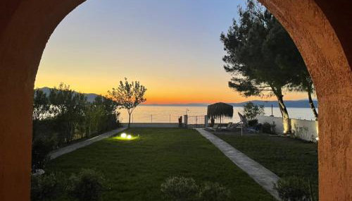 Pampas Seafront villa, 6 bedrooms, North Evvoia - Foto 1