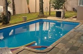 Casa com Piscina, Churrasqueira e Quartos amplos - Foto 5