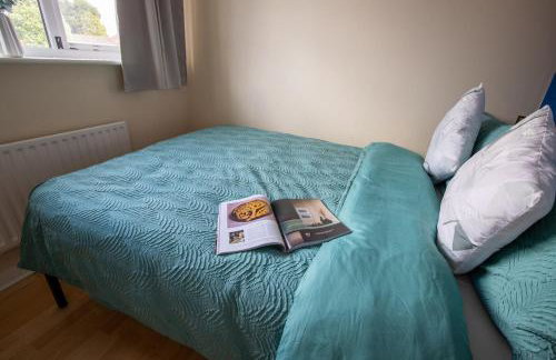 2BR Home Near Shops & Transport Links - Foto 11