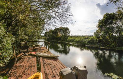 Canal-Front Retreat with Hot Tub and Dock in Tavares - Photo 2