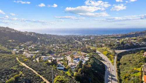 Oceanview Luxe Retreat with Rooftop - Foto 3