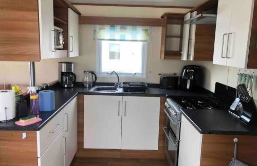 Two x 6 Berth static caravan on Lyons Robin Hood Rhyl North wales - Photo 13