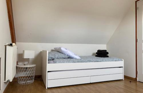 Villa des pontons Maison 5 chambres avec grand jardin clos et belle terrasse séjour spacieux lumineux à 2 kms de la plage d'Arromanches près de Bayeux, Omaha beach - table de ping pong - garage - Foto 32