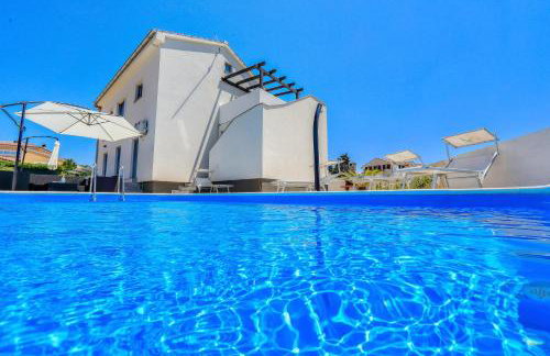 Panorama Hills - Photo 1