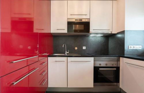 Modern Flat with Balcony & Garage by HostWise - Foto 4