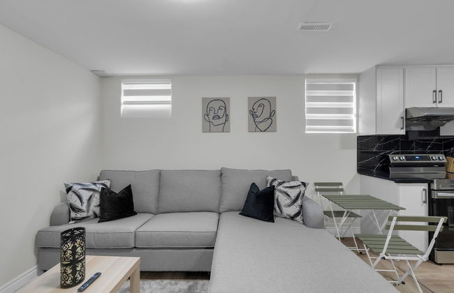 Beautiful House - On A Quiet Street - Photo 42