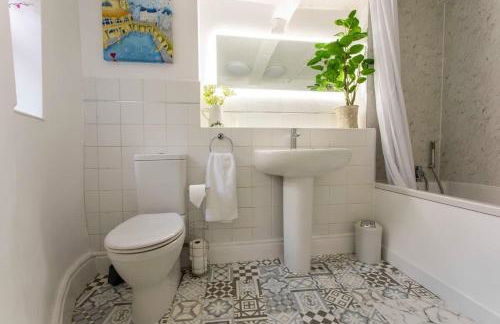 Central, beautiful home - with parking - Foto 10