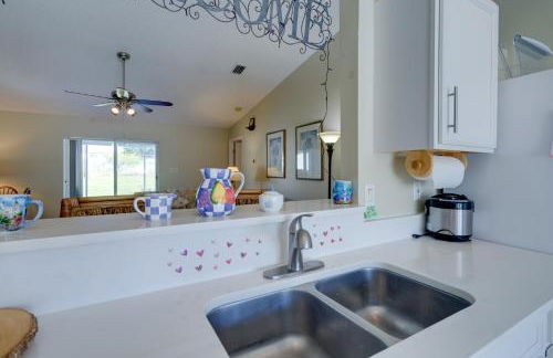 Bright Titusville Retreat with Lanai - WFH Friendly! - Foto 13
