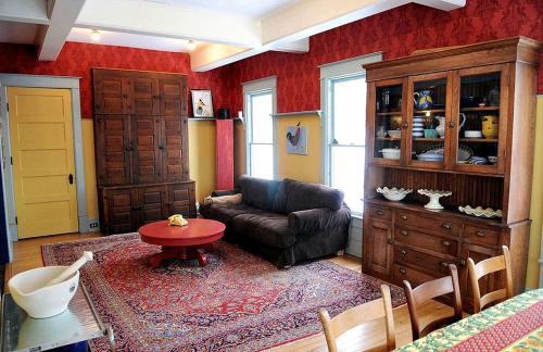 Charmingly Historic Cottage Rental Perfect for Large Groups in Aurora, New York - Foto 4