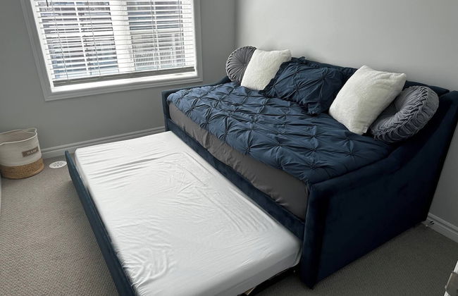 Cozy Whitby Retreat - 2 Bedroom Private House - Foto 6