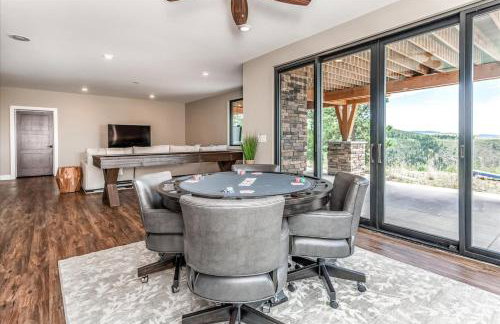 Hot Tub and Scenic Views at The Bailey Lodge - Foto 31