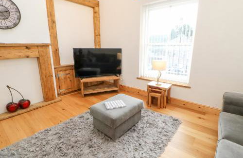 Flat Above 27 - Photo 3