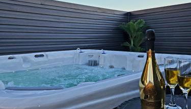 Curacao vs Ivory Coast, Lock in NOW! Sleeps 14 - Foto 4