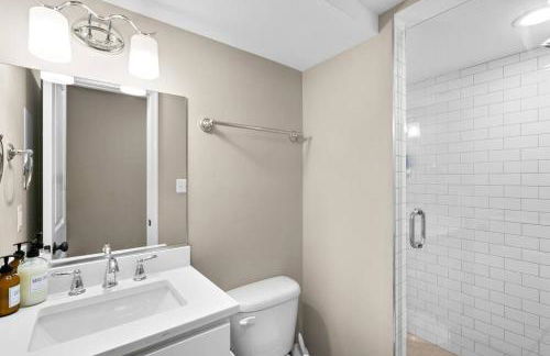 Federal Hill Luxury with Parking & Harbor View Rooftop - Foto 50