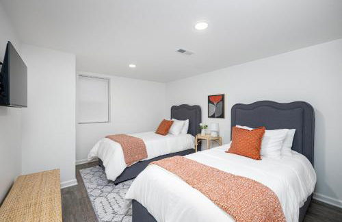 Main Street Retreat Hot Tub Sleeps 8 - Foto 34