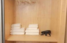 London Luxury 3 bedroom flat, 2 bathrooms, Living Room, free parking, 4 mins to station, garden - Foto 53