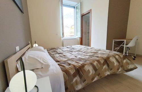 Cattaneo 65 3 bedrooms 5 minutes from lake and station w parking - Foto 1