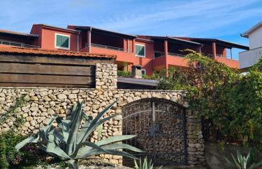 Red House Apartment With Swimming Pool - Photo 1