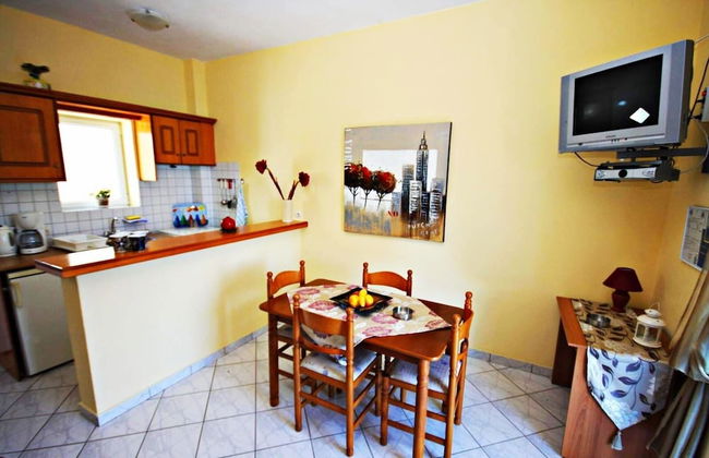 Agios Georgios - 2 Beds - Sleeps 5 - Free Parking - Foto 12