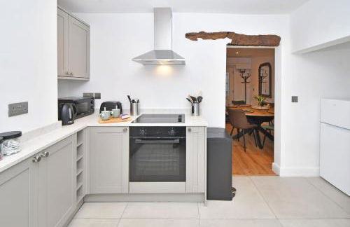 Chapel House by YourStays - Two bed cottage in Market Town of Sandbach, high end finish - Photo 17