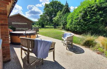 The Victorian Barn, Self-Catering Holidays with Pool and Hot Tubs, Dorset - Photo 80