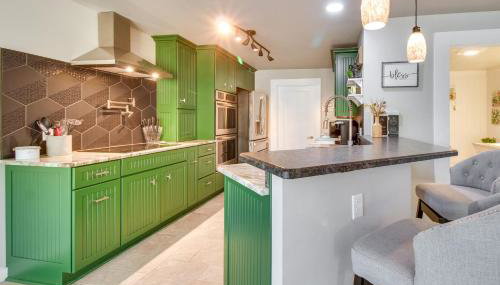 Charming Mountain Home Retreat Walk to Marina! - Foto 2