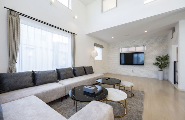 THE LUNA LOUNGE - Photo 70