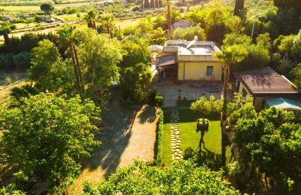 Sicily Authentic Cottage, Outdoor Hot Tub & Century-Old Olive Park, Donna Caterina House - Foto 12