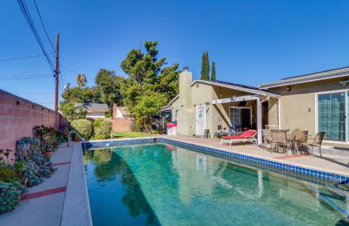 North Hills Home with Outdoor Entertaining Space - Foto 21