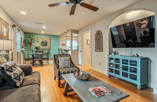 Quiet Plaza Two bedroom 2 Bathroom - Photo 1